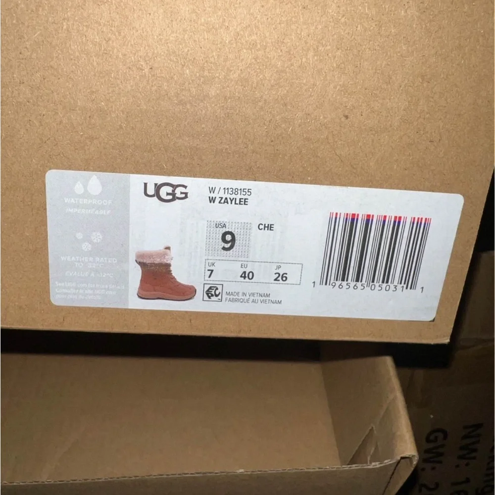 UGG  Boots with Cozy Lining - Picture 8 of 8